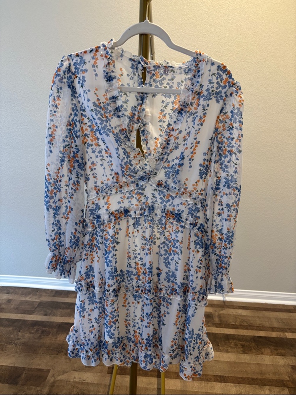 Long sleeve feminine dress
